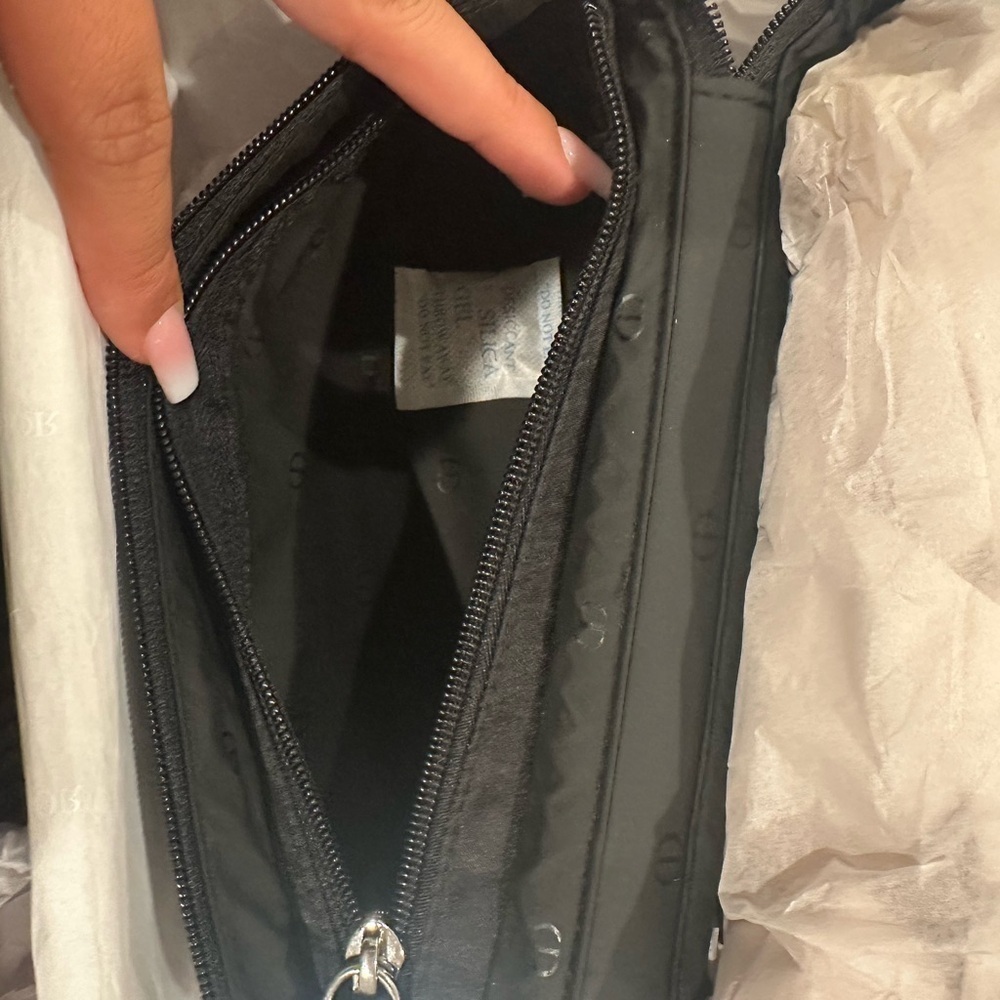 Dior Black Makeup or Grooming bag - Picture 6 of 10
